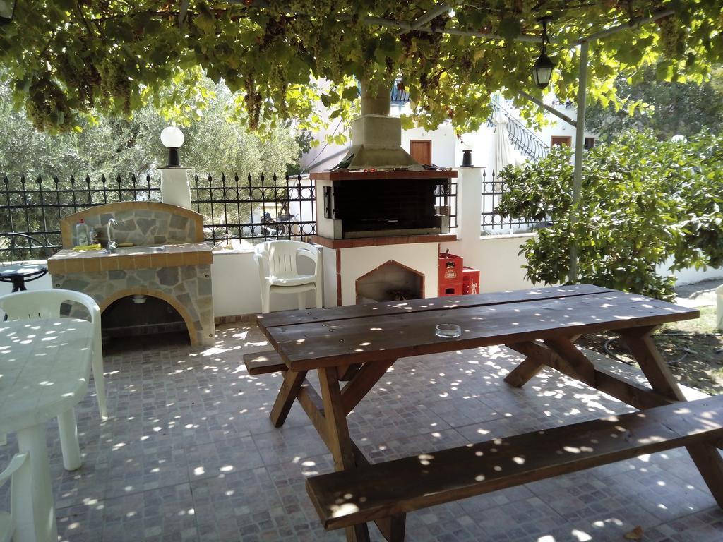Apartment Apocalypsis Studios-apartments Psakoudia